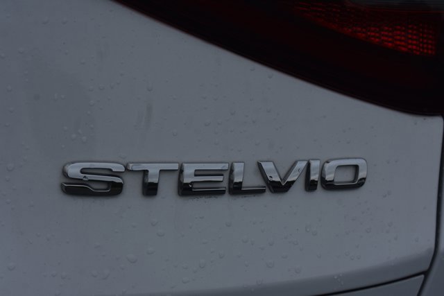 Used 2023 Alfa Romeo Stelvio Sprint RWD image 4