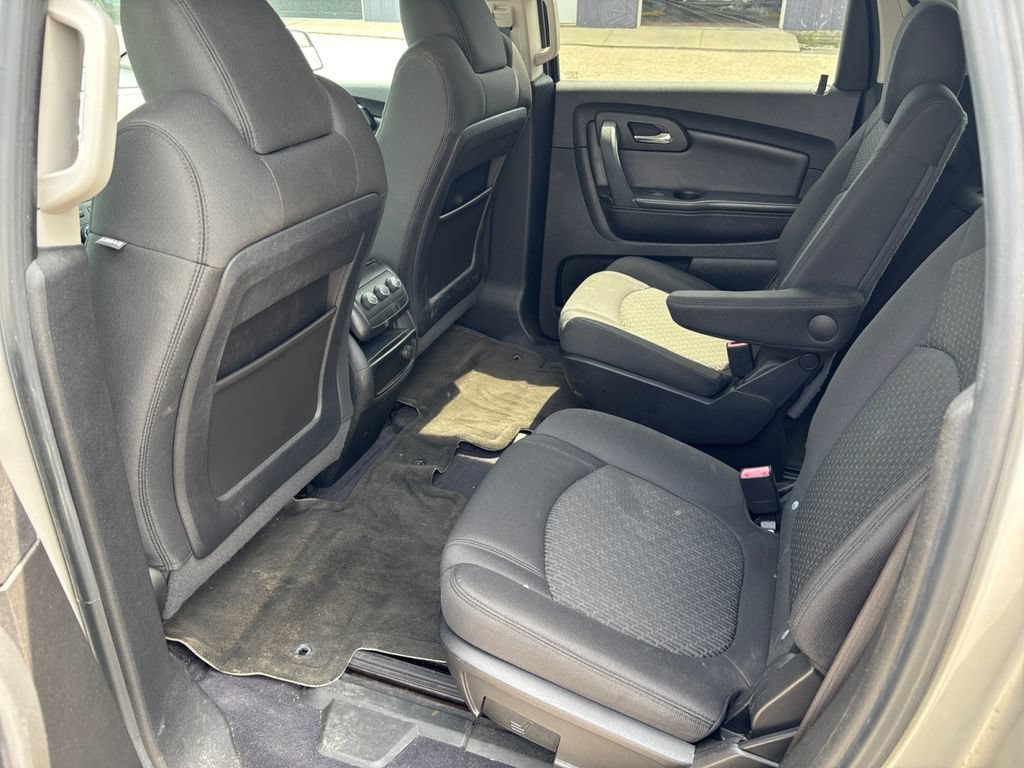 Used 2010 Chevrolet Traverse LT FWD image 21
