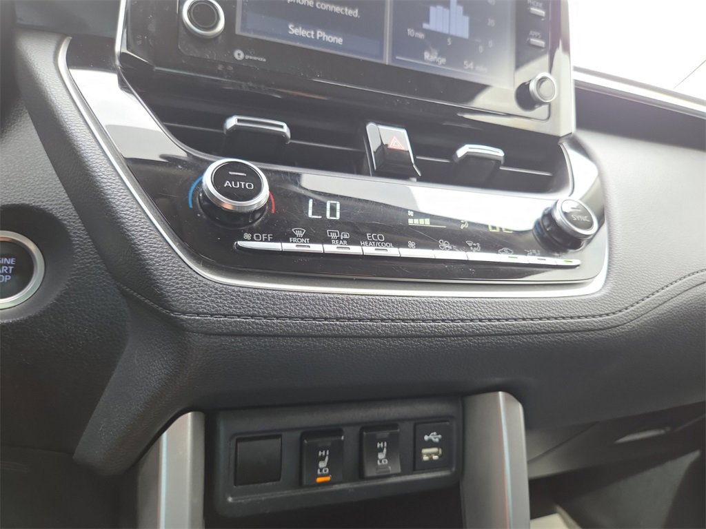 Used 2022 Toyota Corolla Cross XLE image 17