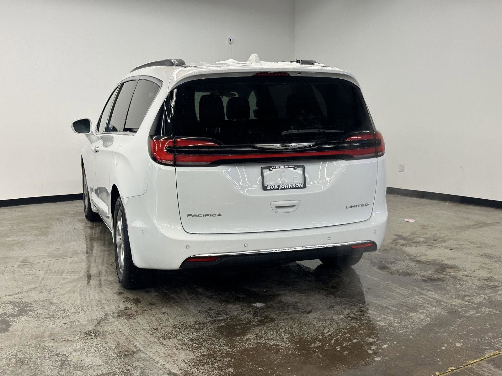 Used 2022 Chrysler Pacifica Limited image 8