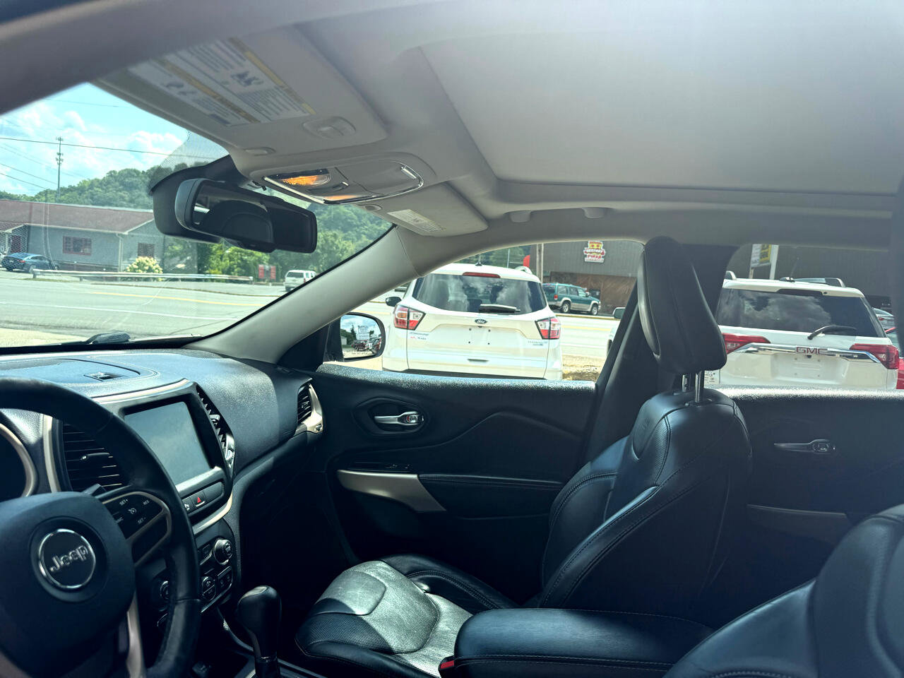 Used 2017 Jeep Cherokee High Altitude w/ Luxury Group image 25