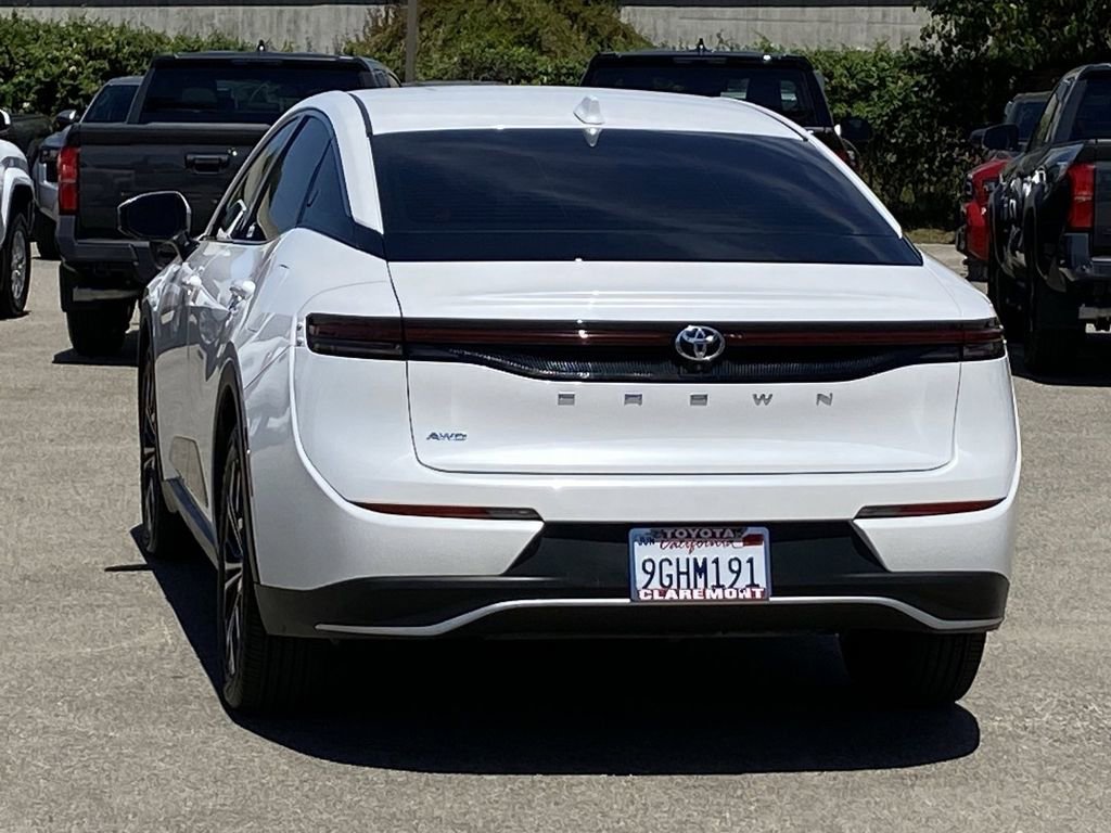 Certified 2023 Toyota Crown XLE image 42