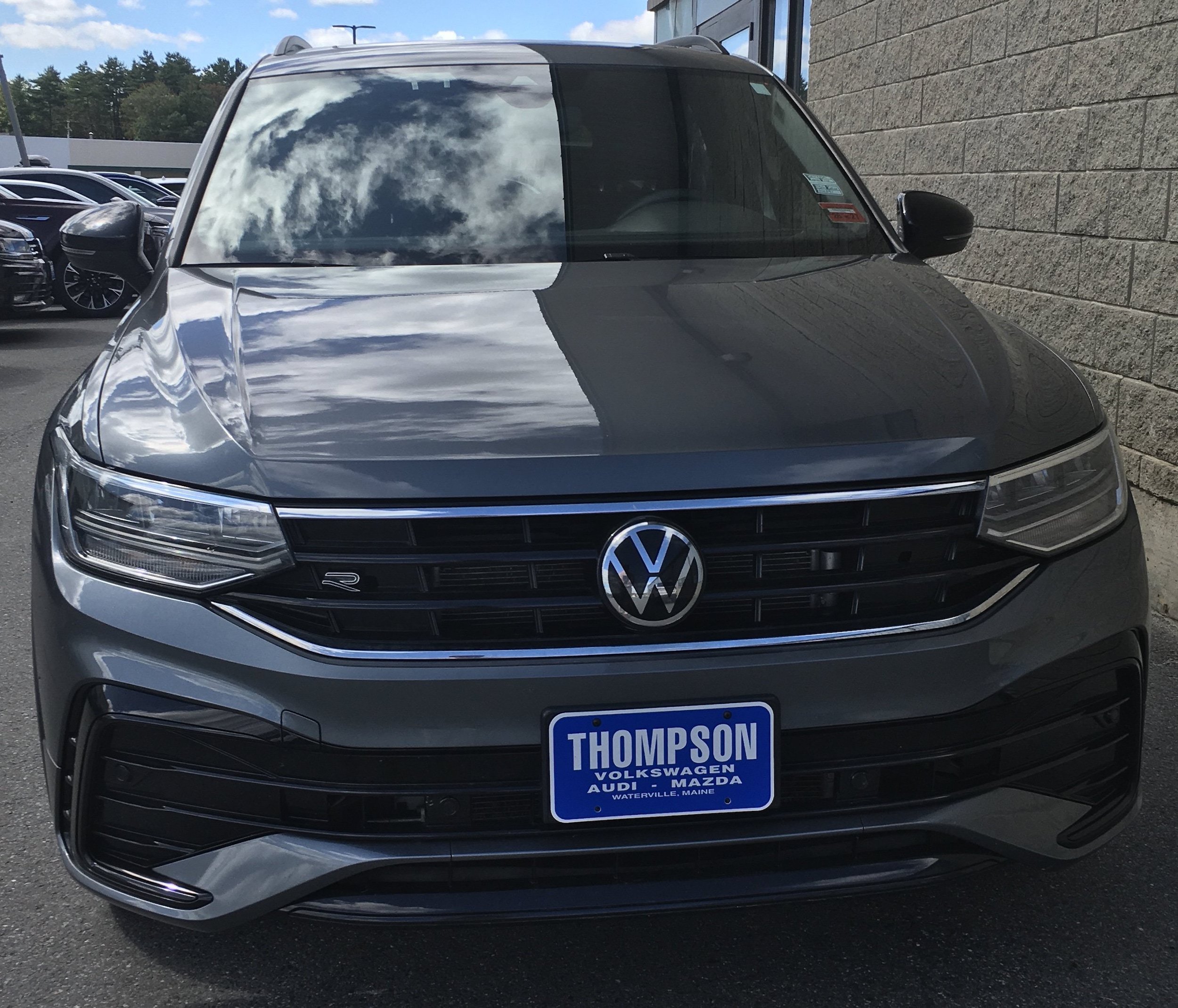Certified 2022 Volkswagen Tiguan SE R-Line AWD/4WD image 2