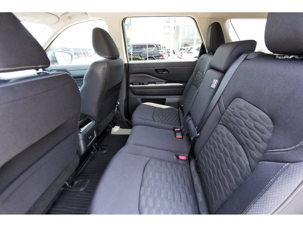 Used 2025 Nissan Pathfinder SV FWD image 10