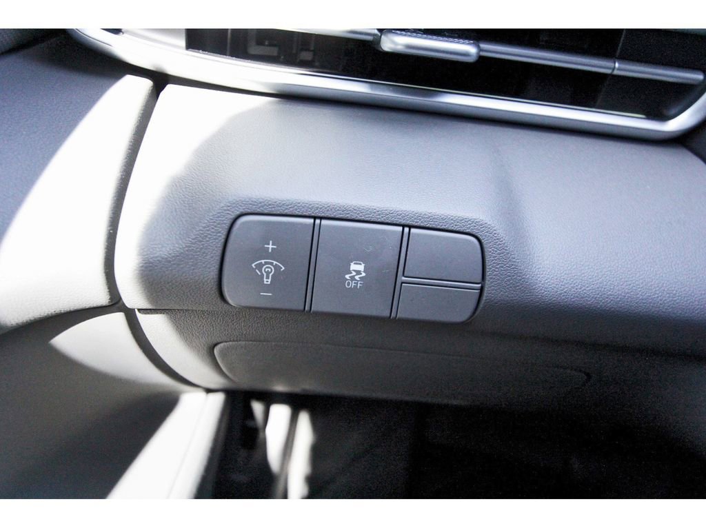 Certified 2025 Hyundai Elantra SEL image 23