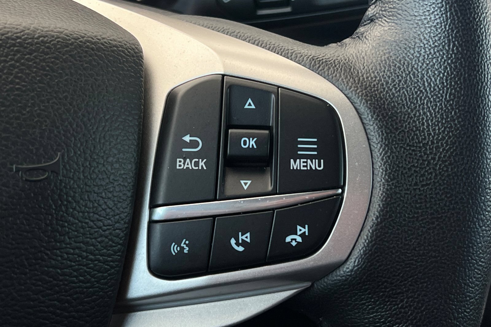 Used 2022 Ford Explorer XLT w/ Equipment Group 202A RWD image 39