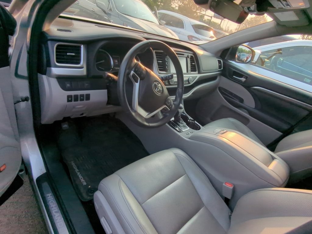 Used 2018 Toyota Highlander Limited AWD/4WD image 7