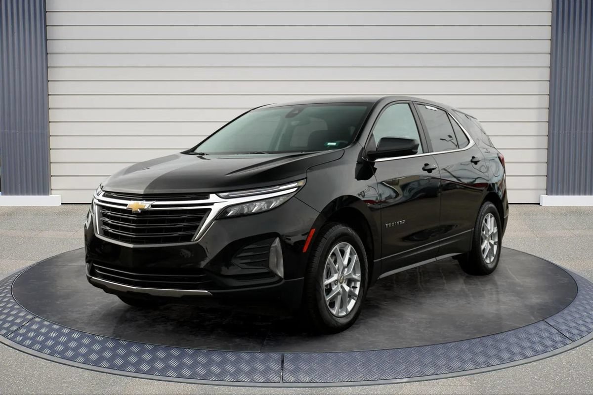 Used 2024 Chevrolet Equinox LT AWD/4WD image 3