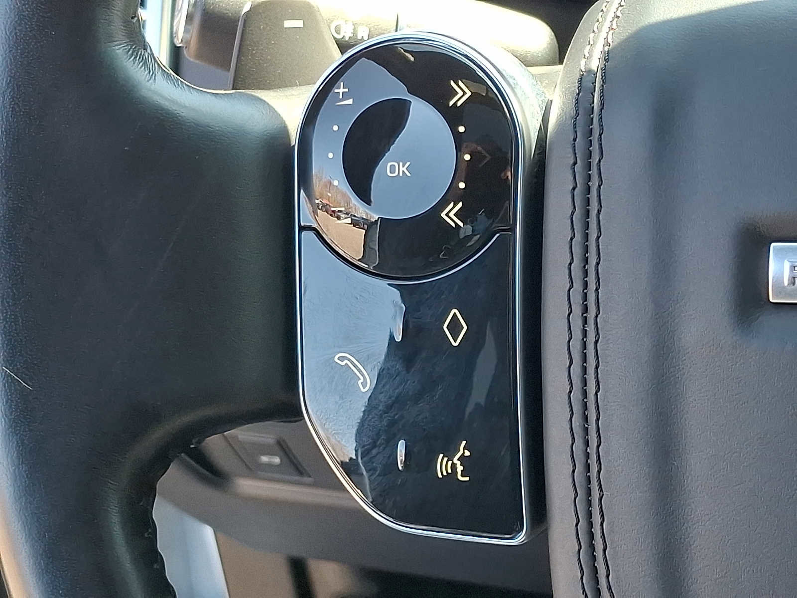 Used 2018 Land Rover Range Rover HSE image 24