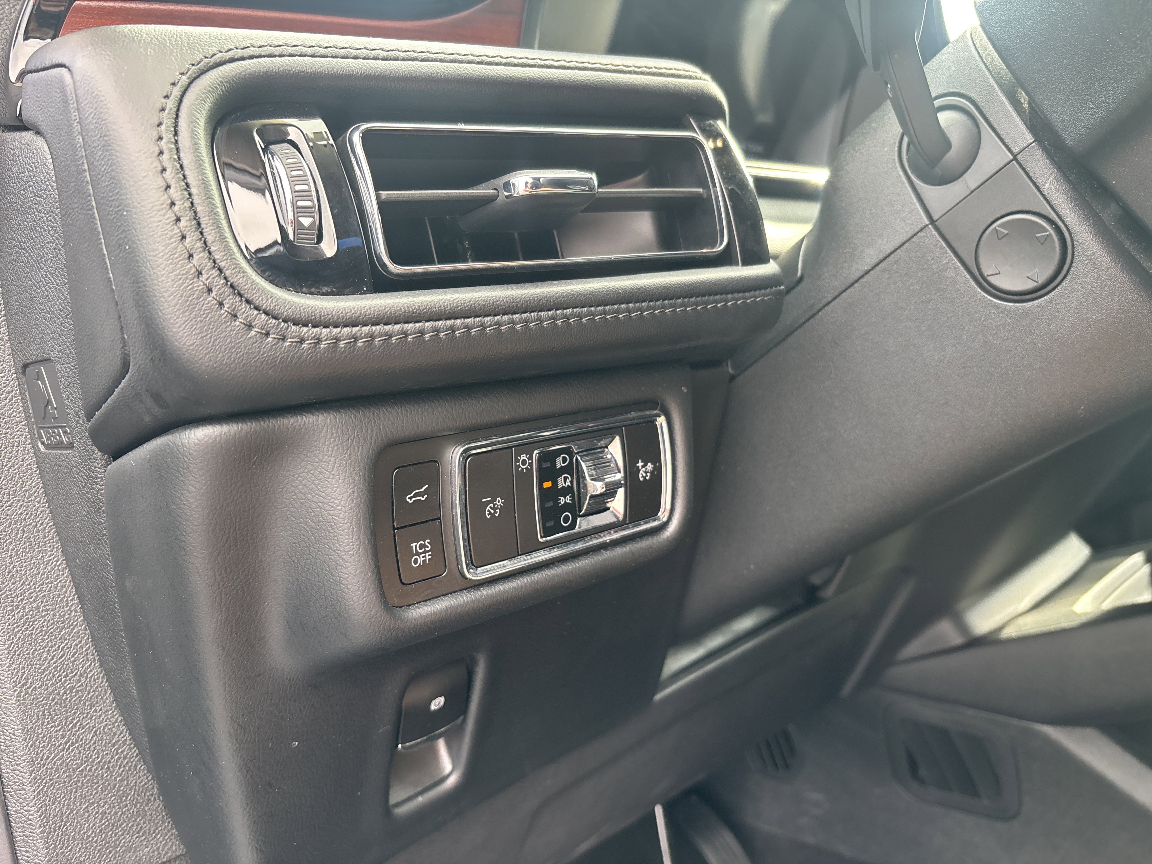 Used 2023 Lincoln Nautilus Reserve image 21