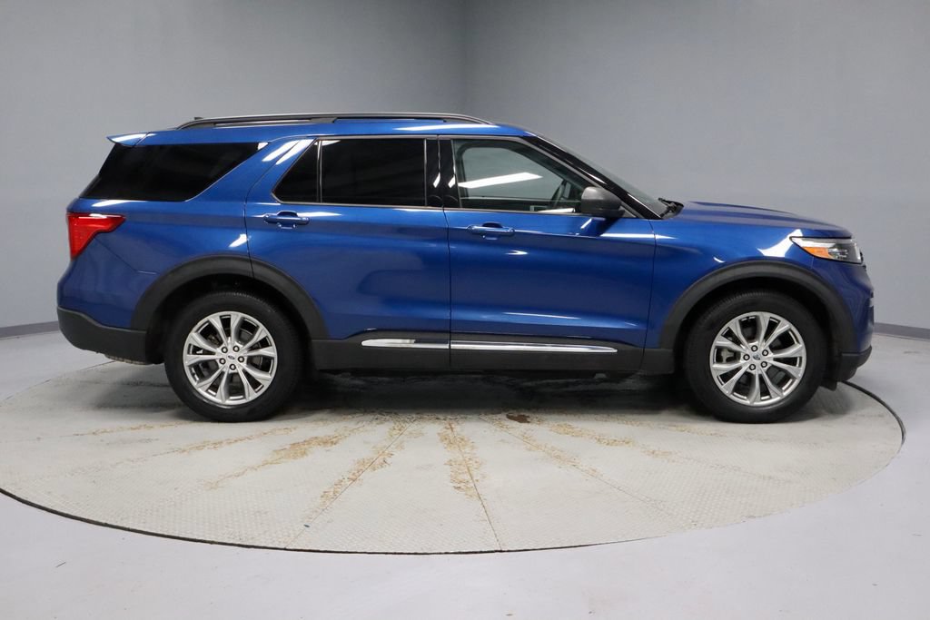 Used 2021 Ford Explorer XLT w/ Equipment Group 202A AWD/4WD image 12
