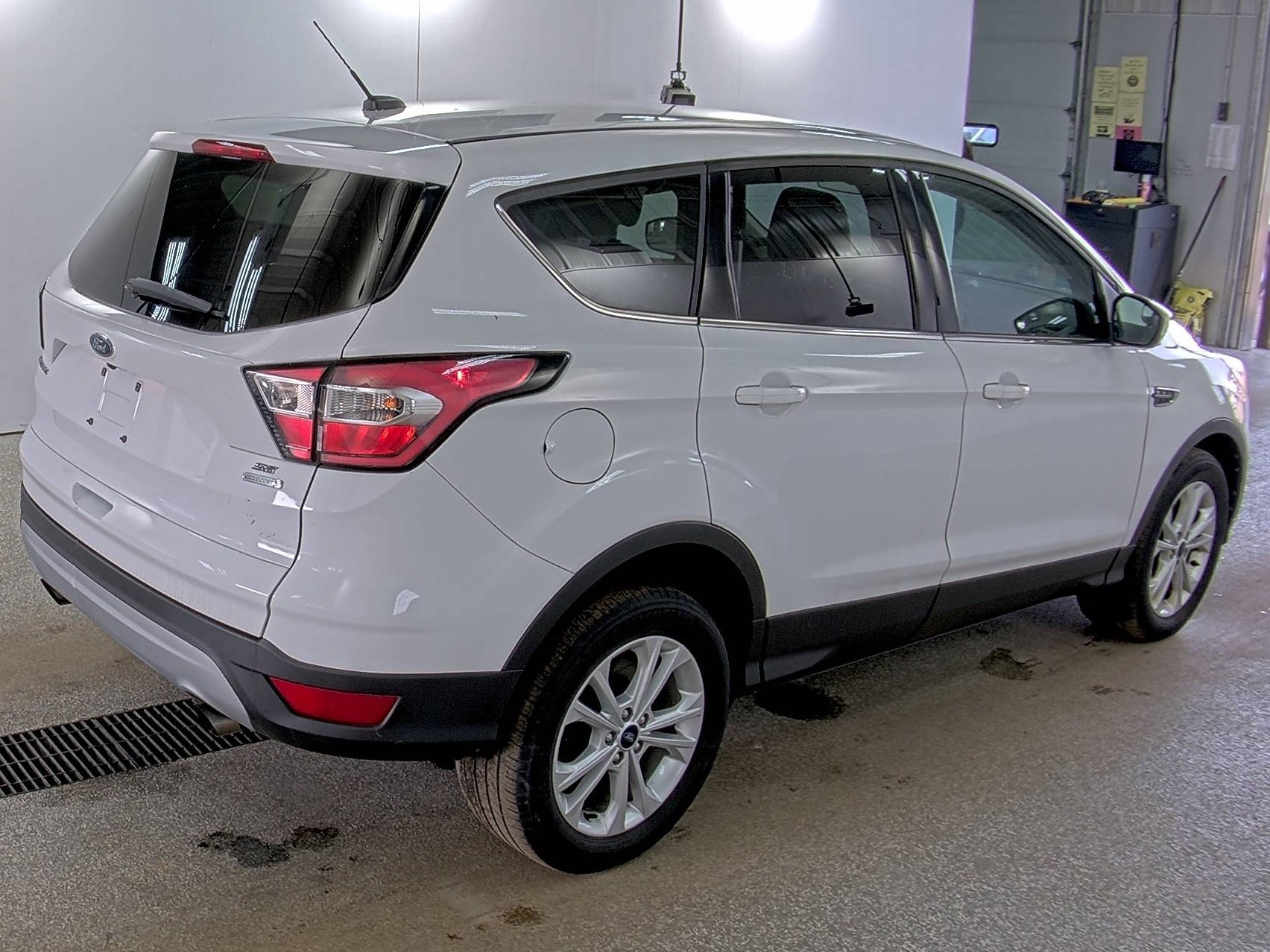 Used 2017 Ford Escape SE image 4
