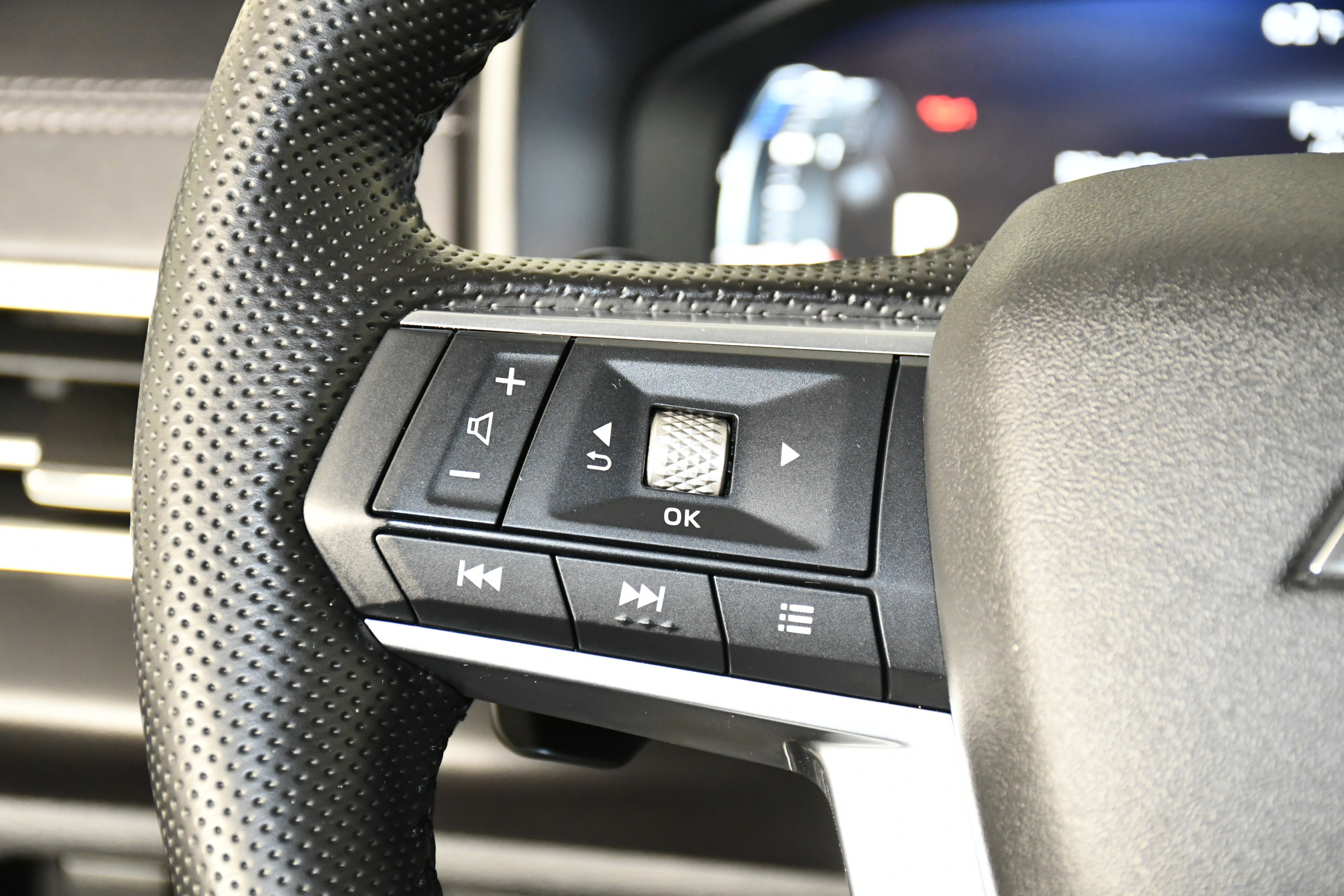 Used 2025 Mitsubishi Outlander SE image 19