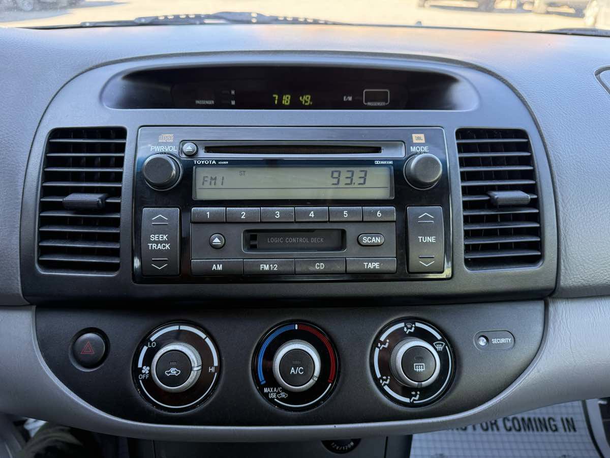 Used 2005 Toyota Camry LE image 16