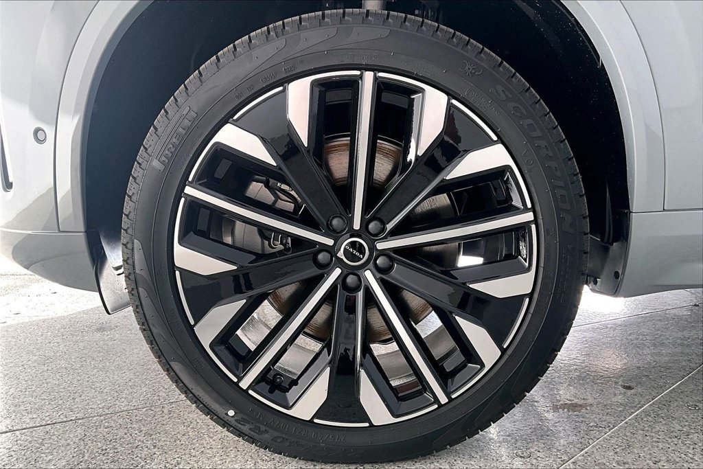 New 2026 Volvo XC90 T8 Plus w/ Protection Package Premier AWD/4WD image 33