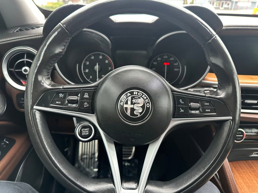 Used 2019 Alfa Romeo Stelvio Ti Lusso w/ Quick Order Package 22X Lusso image 16