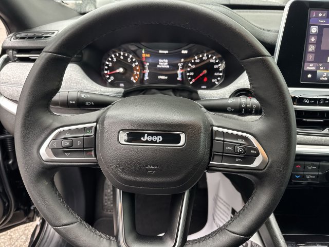 Used 2025 Jeep Compass Latitude AWD/4WD image 24