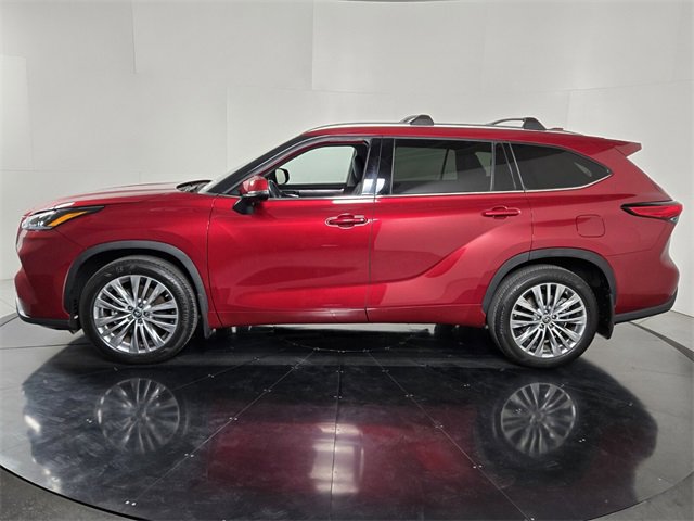 Used 2023 Toyota Highlander Platinum image 3