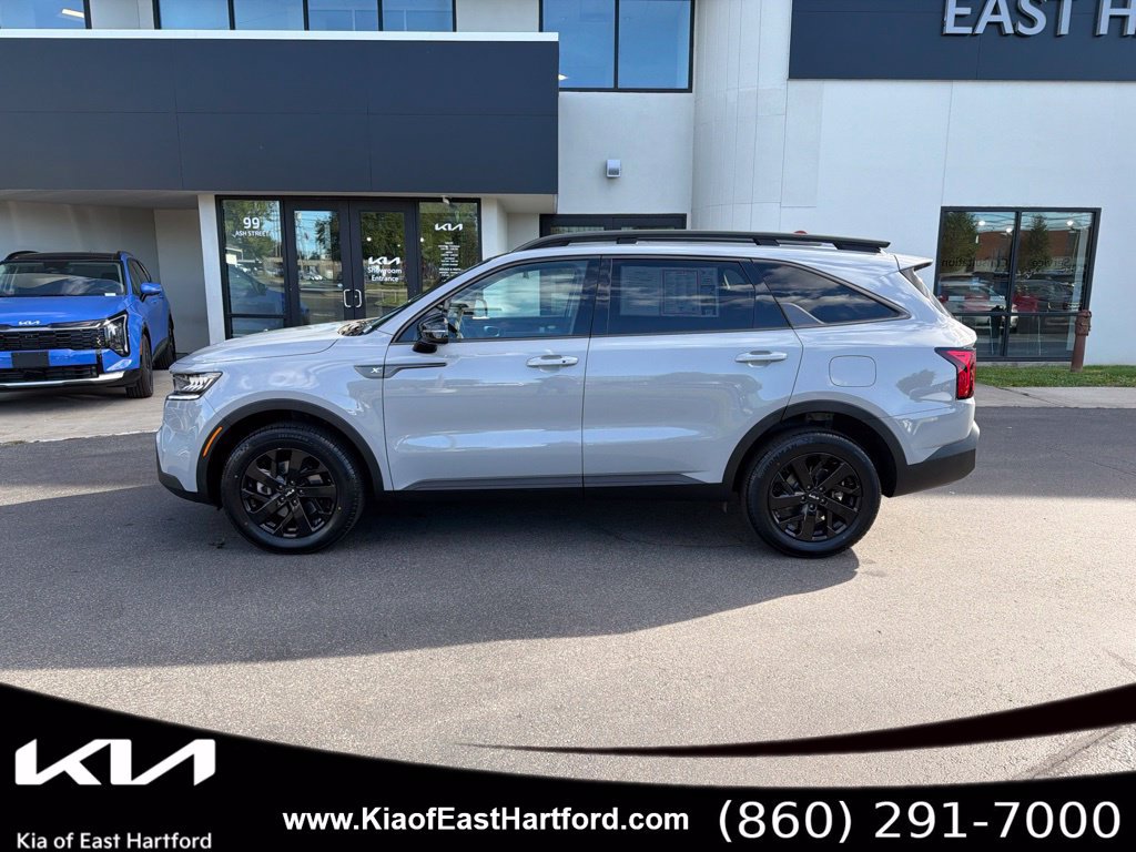 Certified 2023 Kia Sorento S w/ Panoramic Sunroof Package AWD/4WD image 2