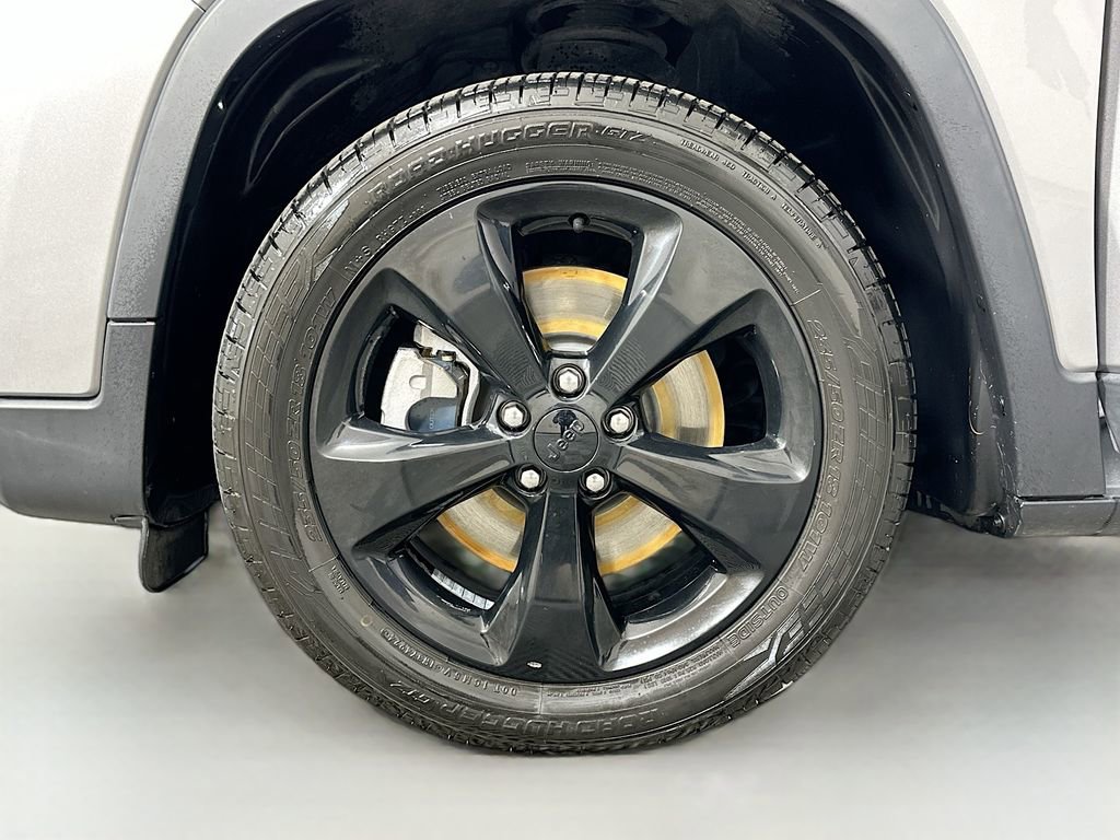 Used 2019 Jeep Cherokee Latitude Plus image 30