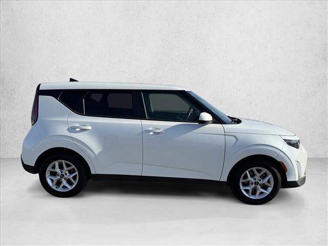 Used 2023 Kia Soul LX w/ LX Technology Package image 4