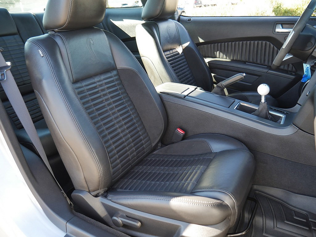Used 2010 Ford Mustang Shelby GT500 RWD image 52