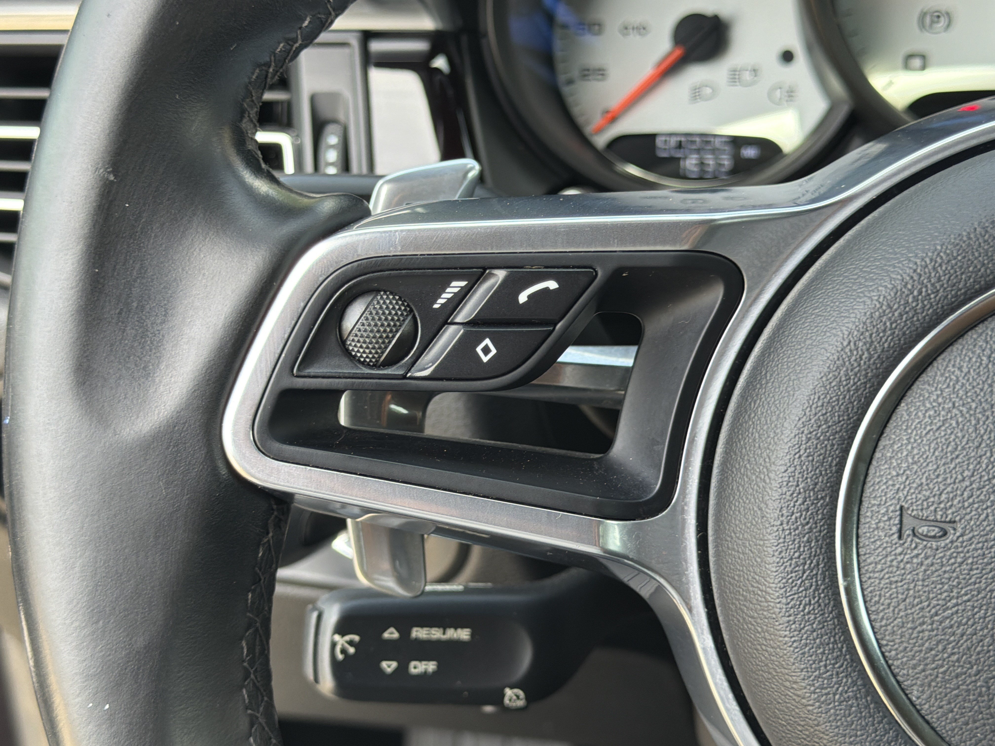 Used 2020 Porsche Macan AWD/4WD image 26