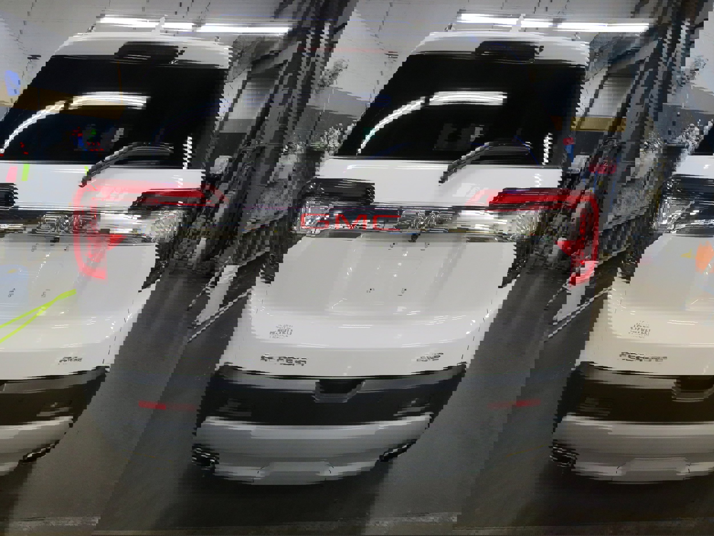 Used 2023 GMC Acadia SLE w/ Driver Convenience Package video 5