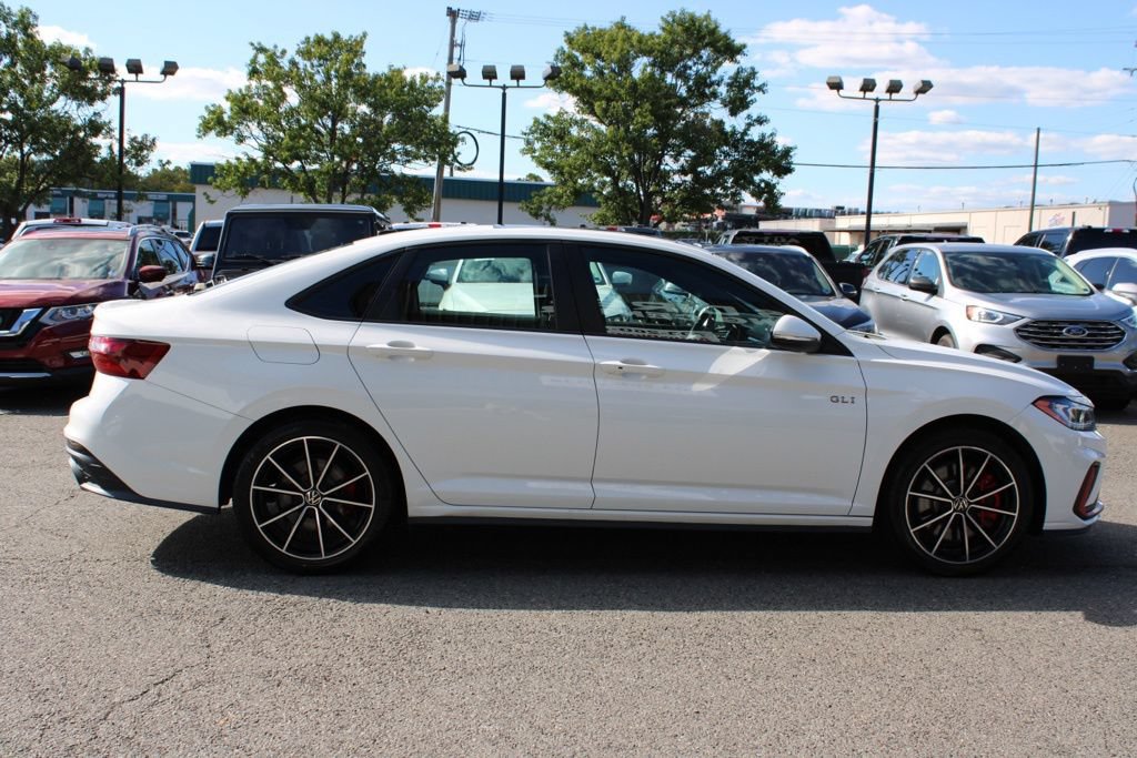 Used 2025 Volkswagen Jetta GLI Autobahn FWD image 9