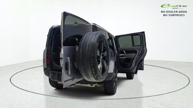 Used 2022 Land Rover Defender 110 X-Dynamic SE AWD/4WD image 18