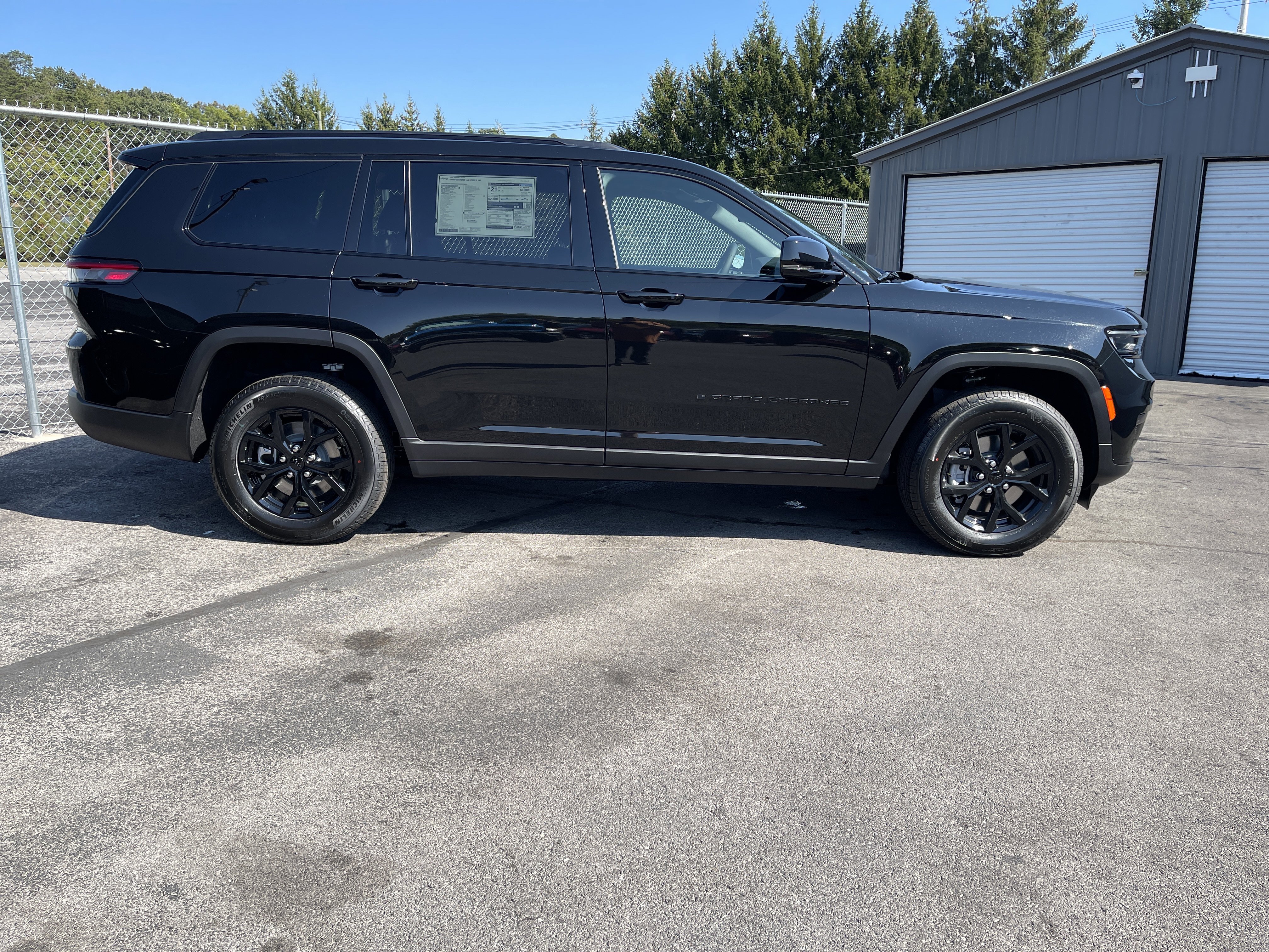 New 2025 Jeep Grand Cherokee L Altitude image 5