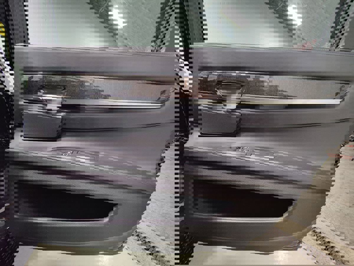 Used 2013 BMW 750Li xDrive image 14