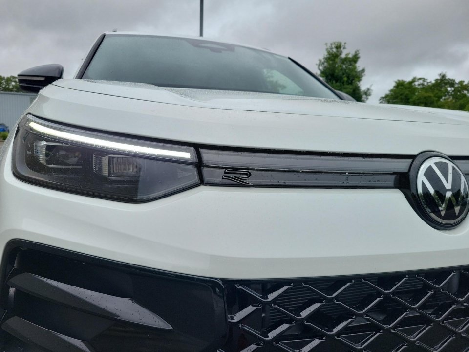 New 2026 Volkswagen Tiguan SE R-Line FWD image 24