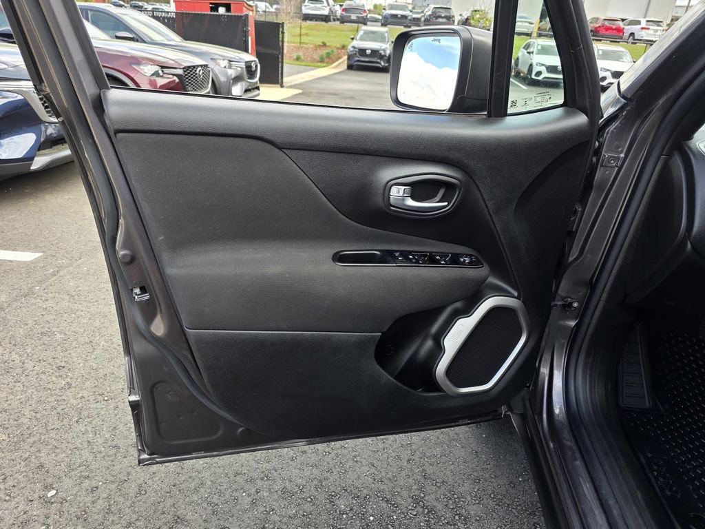 Used 2021 Jeep Renegade Latitude w/ Convenience Group image 11