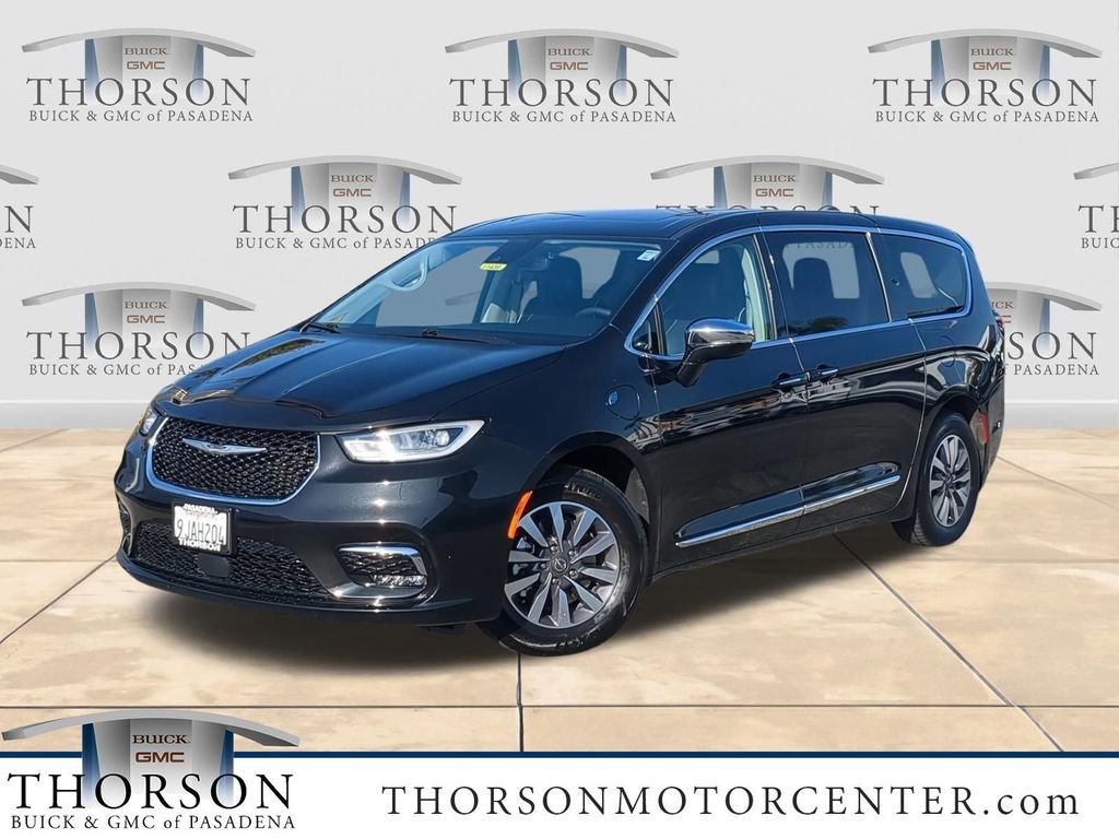 Used 2023 Chrysler Pacifica Limited image 1