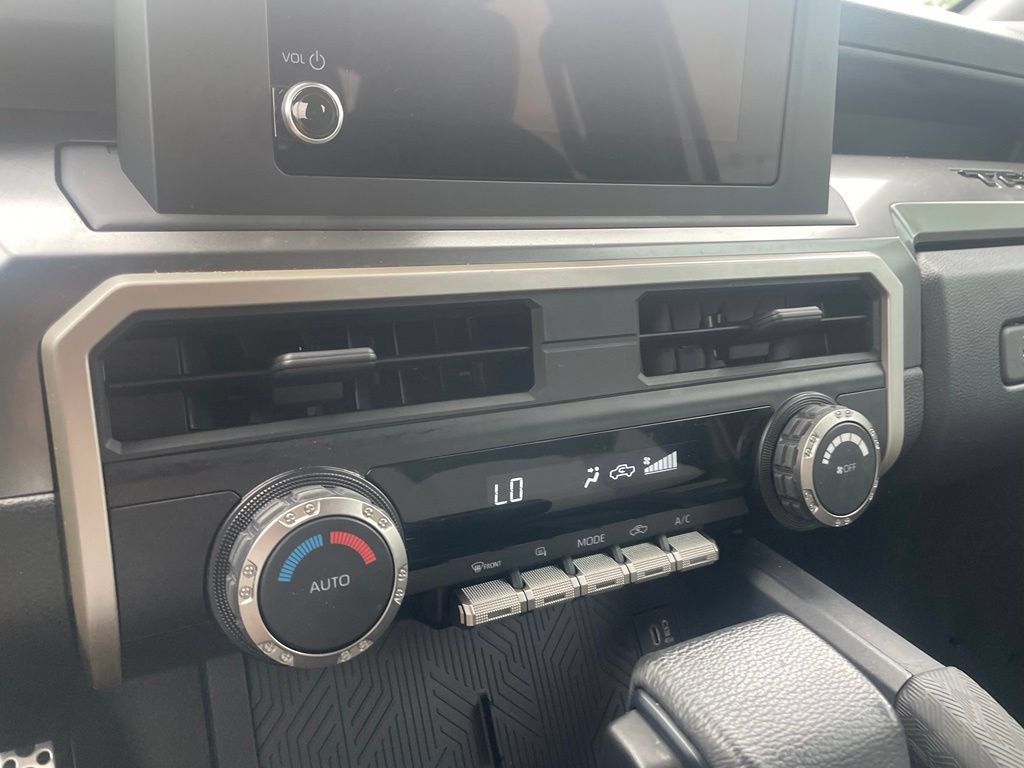 Used 2024 Toyota Tacoma TRD Sport AWD/4WD image 17