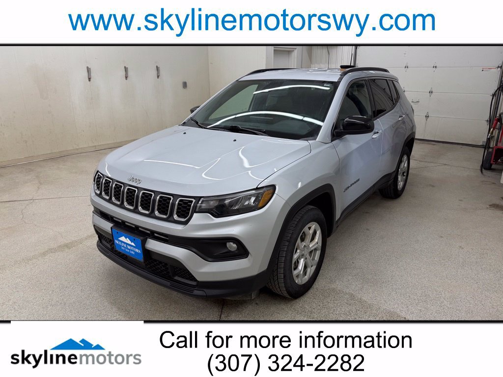 Used 2024 Jeep Compass Latitude AWD/4WD image 1