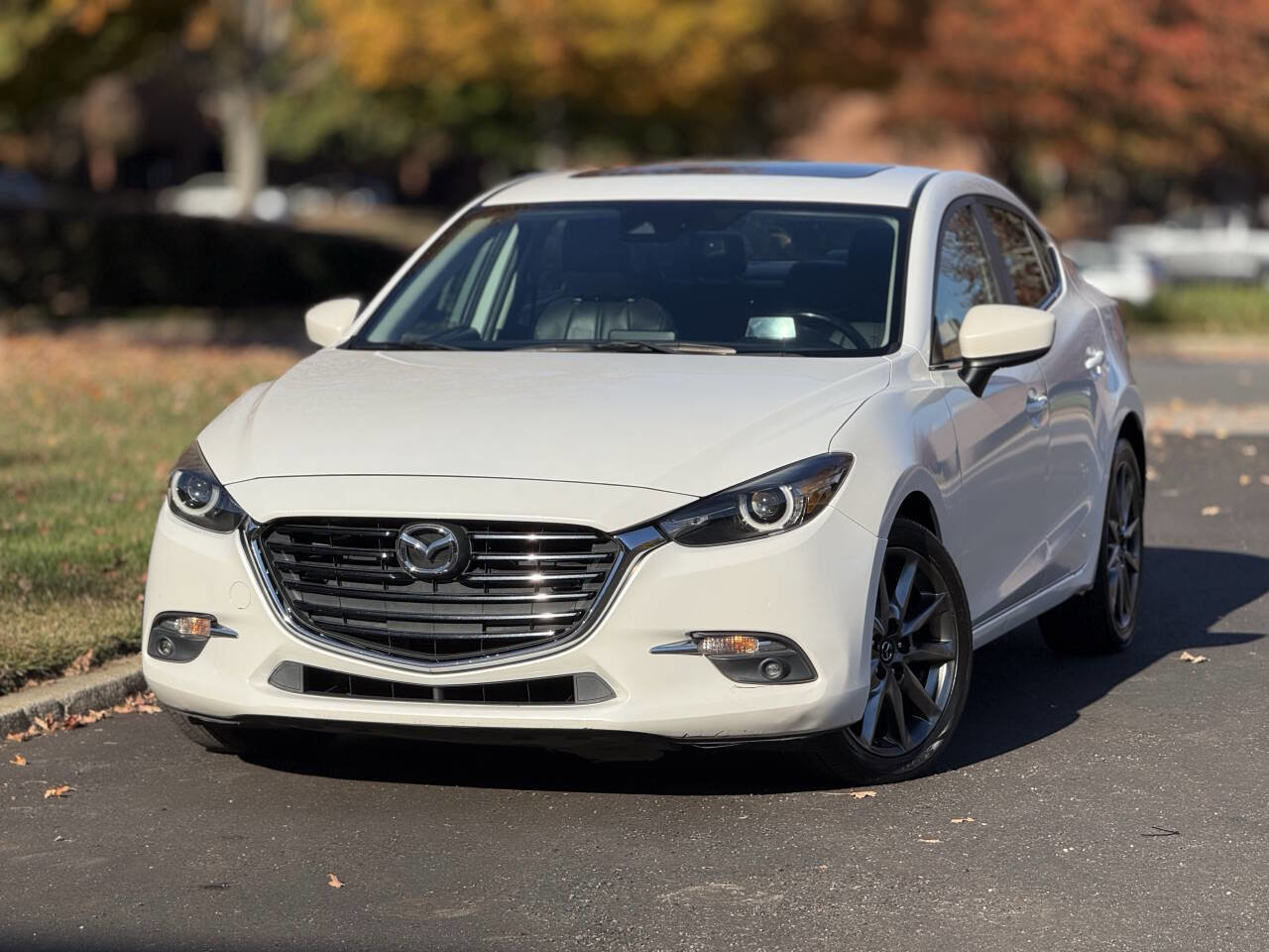 Used 2018 MAZDA MAZDA3 Grand Touring FWD image 1