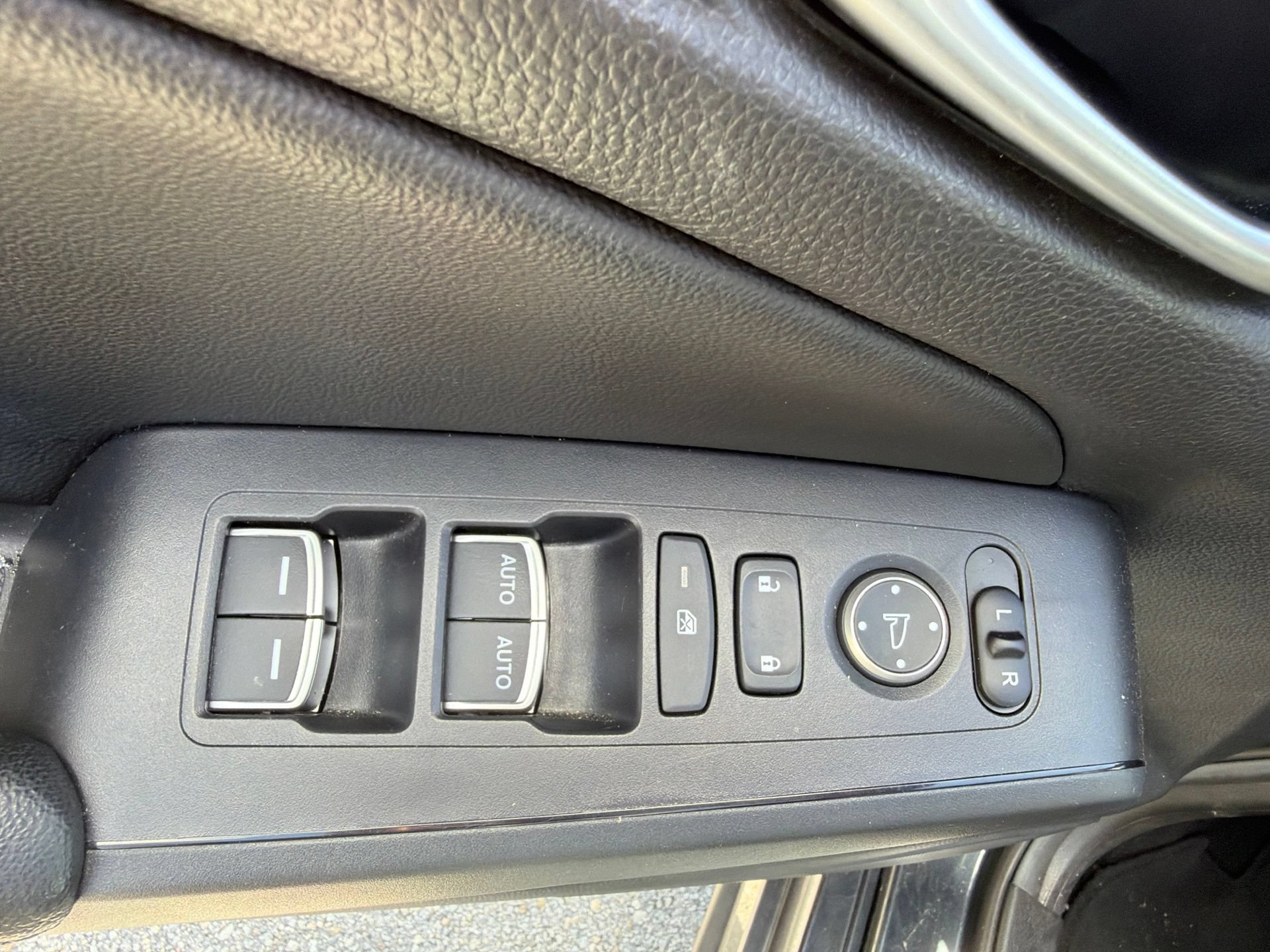 Used 2023 Honda Civic EX-L image 18