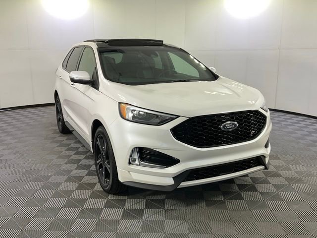 Used 2019 Ford Edge ST w/ Cold Weather Package AWD/4WD image 3