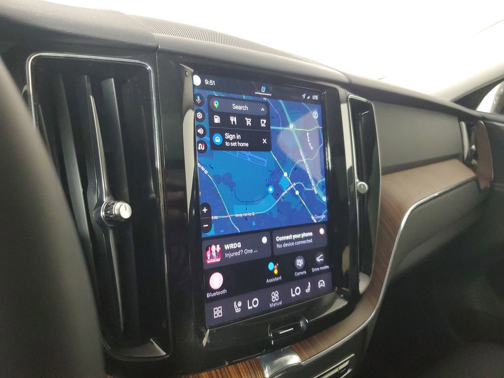 Certified 2024 Volvo XC60 B5 Plus w/ Protection Package Premier AWD/4WD image 28