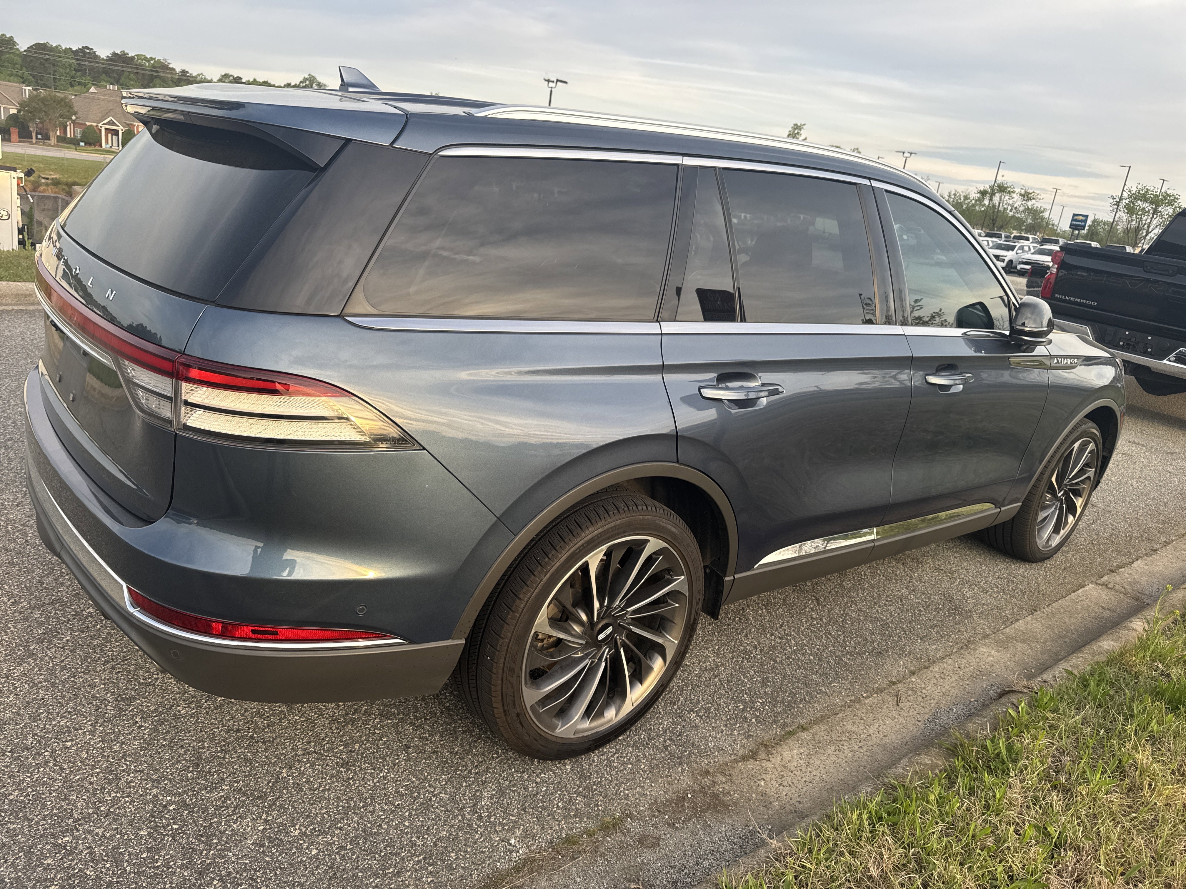 Used 2020 Lincoln Aviator Reserve w/ Equipment Group 202A image 10