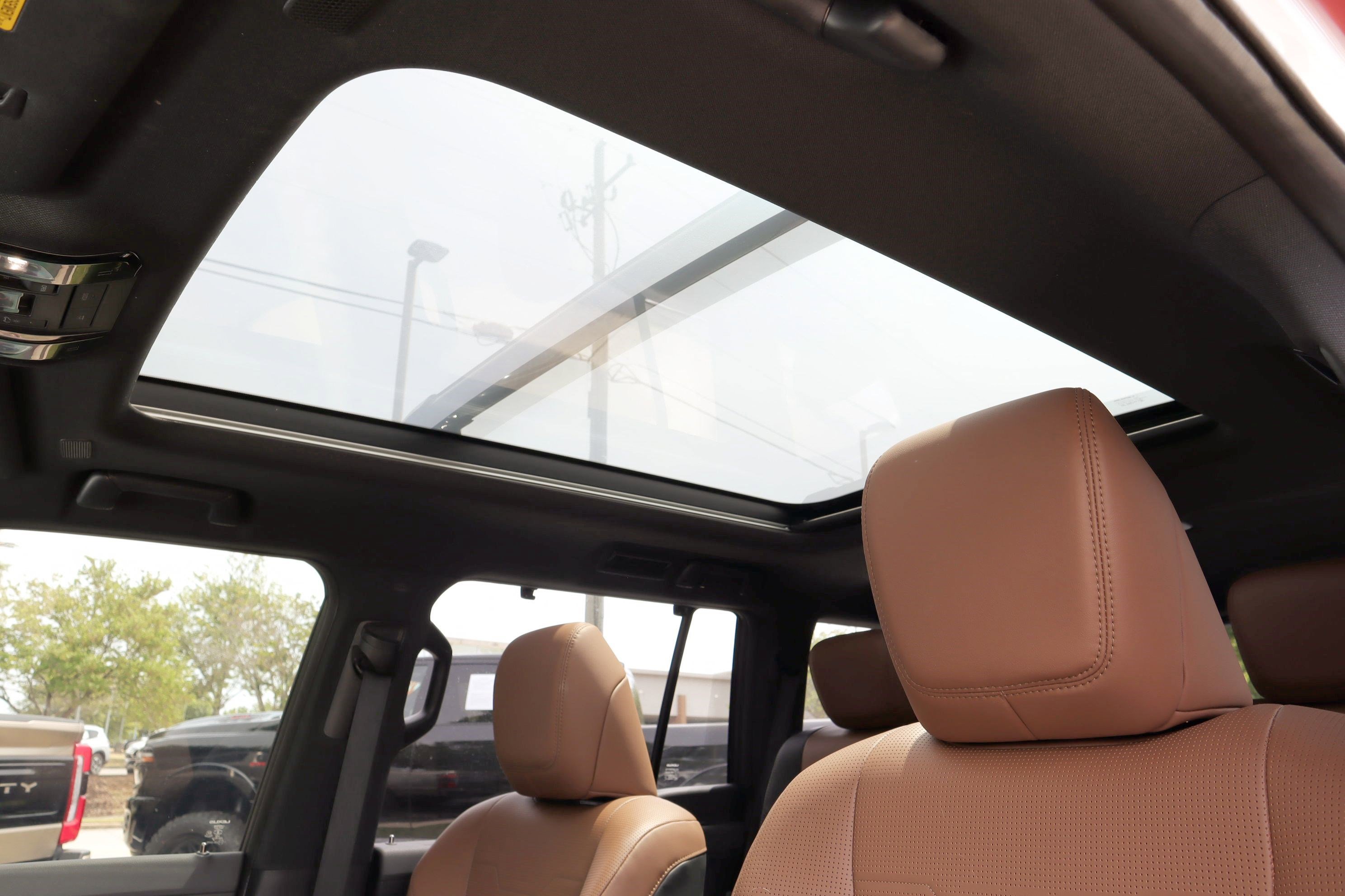 Used 2024 Lexus GX 550 w/ Accessory Package (Z1) AWD/4WD image 9