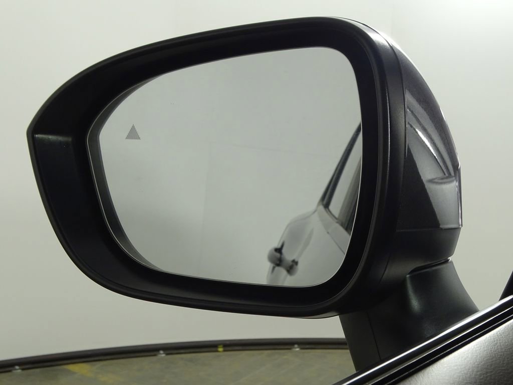 Used 2023 Nissan Rogue SV image 39