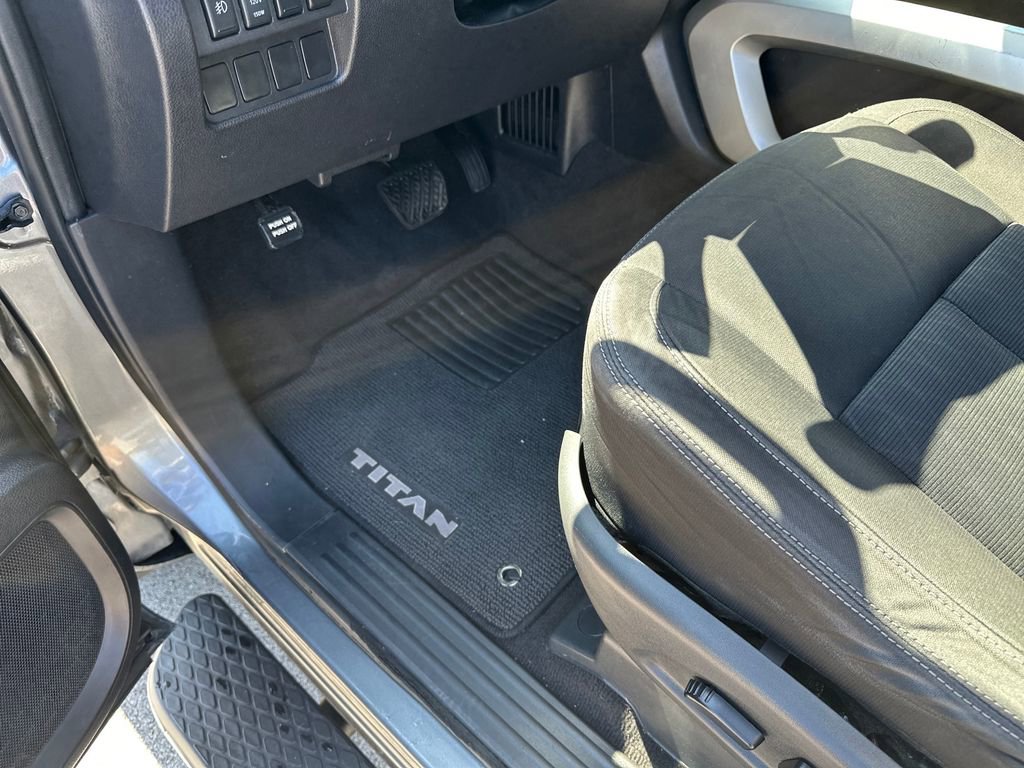 Used 2017 Nissan Titan SV AWD/4WD image 21
