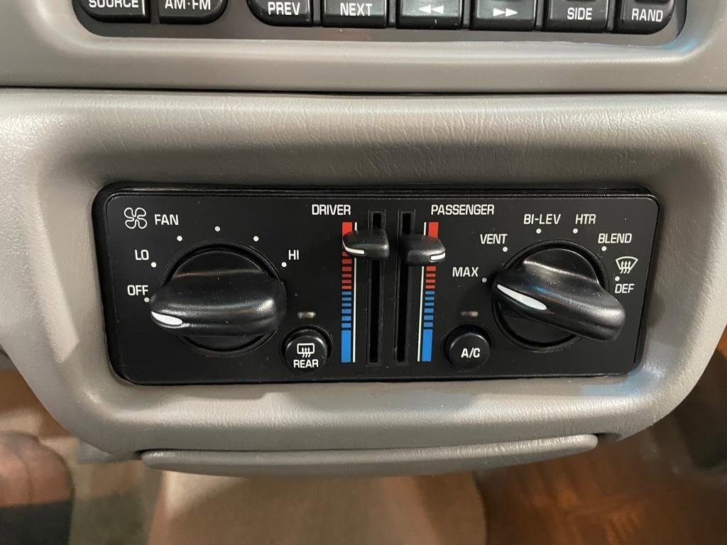 Used 2003 Buick Century Custom image 28