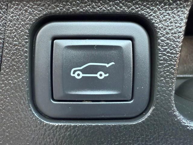 Used 2023 GMC Acadia AT4 w/ Technology Package image 42