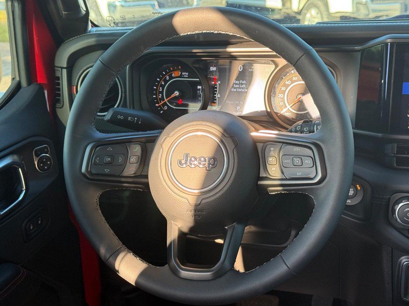 Used 2025 Jeep Wrangler Unlimited Rubicon AWD/4WD image 15