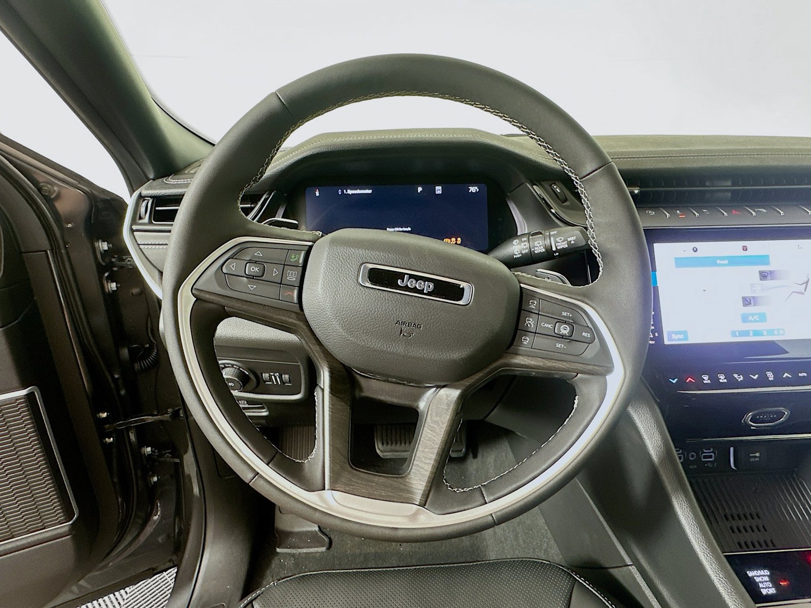 New 2026 Jeep Grand Cherokee L Limited AWD/4WD image 11
