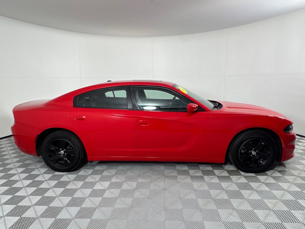 Used 2022 Dodge Charger SXT w/ Leather Interior Group image 4